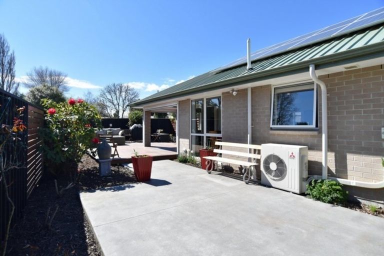 Photo of property in 15a Canberra Place, Redwood, Christchurch, 8051