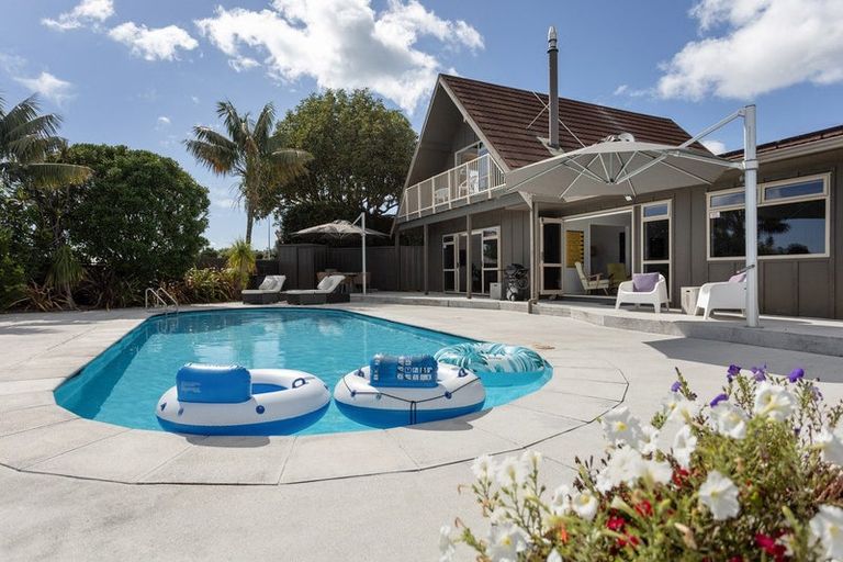 Photo of property in 306 Omokoroa Road, Omokoroa, 3114