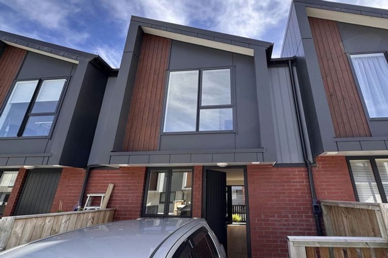 Photo of property in 14 Waipuhinui Way, Wiri, Auckland, 2104