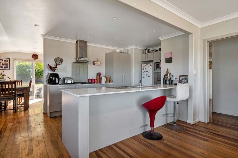 Photo of property in 29 Simons Street, Moturoa, New Plymouth, 4310