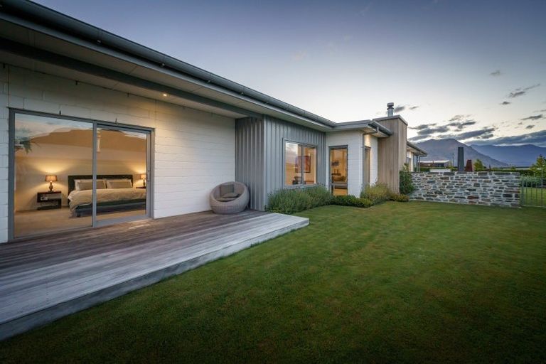 Photo of property in 10 Avalanche Place, Wanaka, 9305