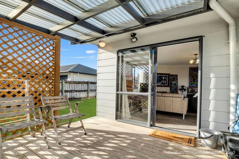 Photo of property in 32 Dahlstrom Grove, Kelvin Grove, Palmerston North, 4414