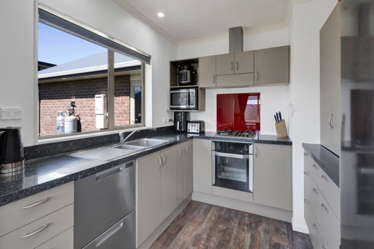 Photo of property in 10 Estate Grove, Inglewood, 4330