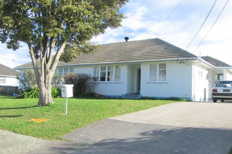 Photo of property in 42-44 Collins Crescent, Feilding, 4702