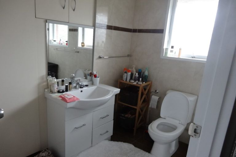 Photo of property in 2/7a Corrella Road, Belmont, Auckland, 0622