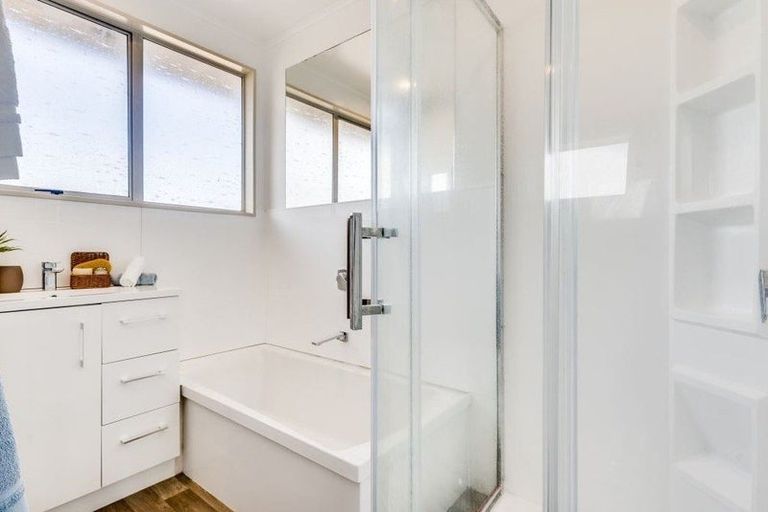 Photo of property in 48 Kent Lodge Avenue, Avonhead, Christchurch, 8042