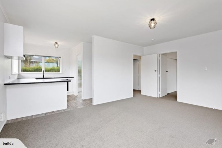 Photo of property in 1/12 Kathleen Street, Totara Vale, Auckland, 0627