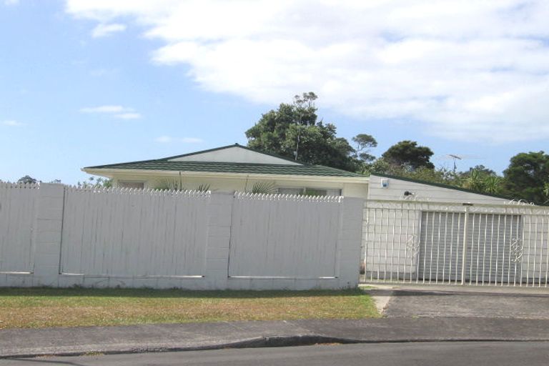 Photo of property in 6 Classic Grove, Bayview, Auckland, 0629