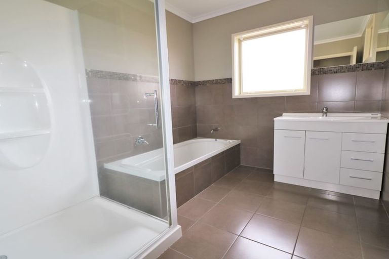 Photo of property in 40a William Wong Place, Carterton, 5713