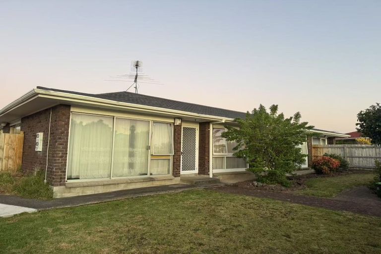 Photo of property in 35 Hedge Row, Sunnyhills, Auckland, 2010