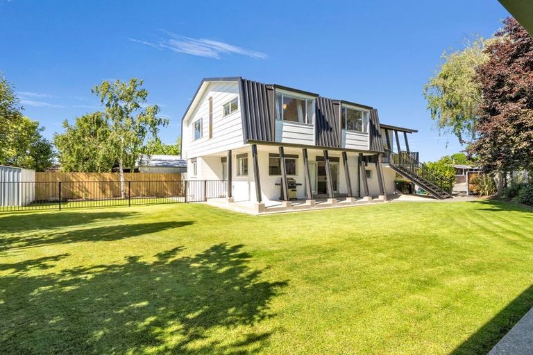 Photo of property in 12 Banks Place, Rangiora, 7400