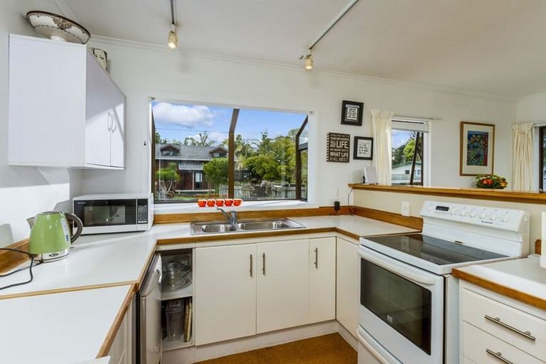 Photo of property in 1/47 Selwyn Crescent, Forrest Hill, Auckland, 0620