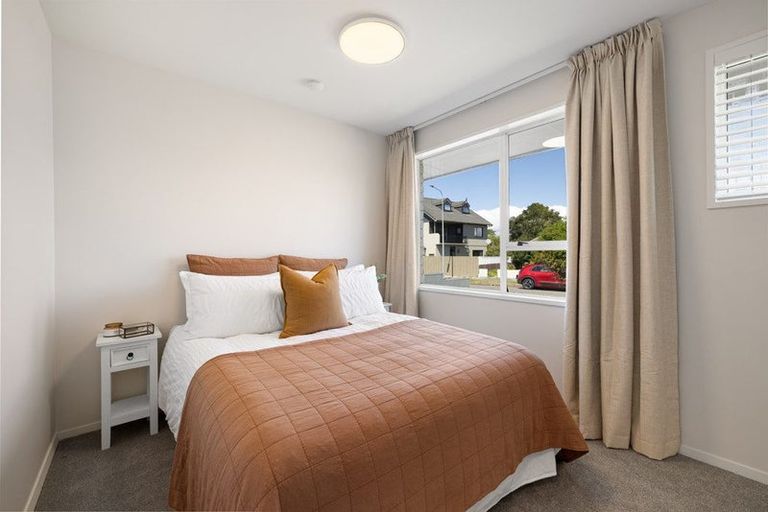 Photo of property in 1/18 Sawtell Place, Northcote, Christchurch, 8052