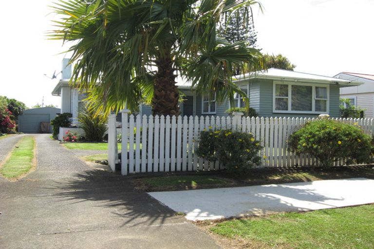 Photo of property in 15 Kamaka Road, Mangere Bridge, Auckland, 2022