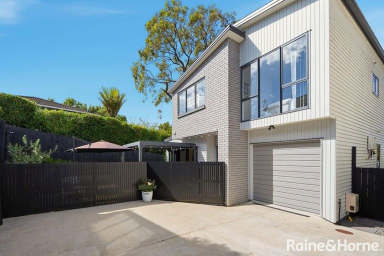 Photo of property in 19b Standage Lane, Kelston, Auckland, 0602