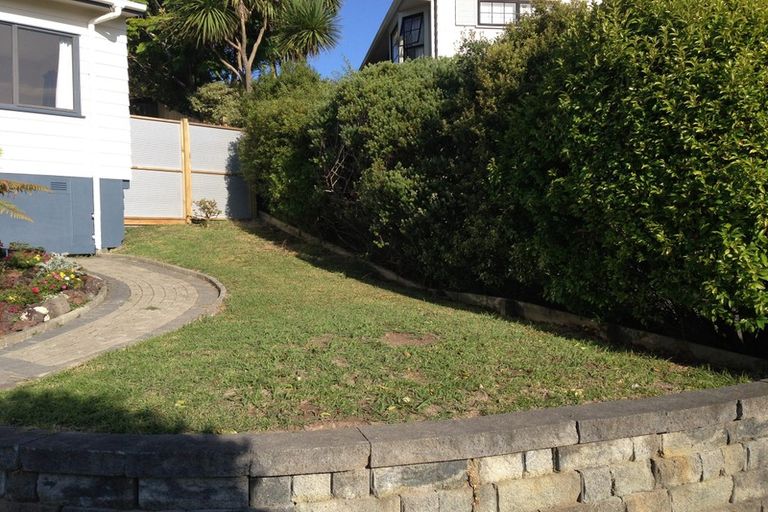 Photo of property in 2/59 Santiago Crescent, Unsworth Heights, Auckland, 0632