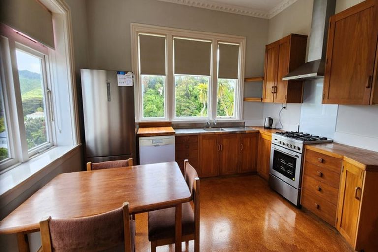 Photo of property in 94 Kelburn Parade, Kelburn, Wellington, 6012