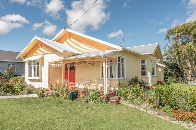 Photo of property in 25 Brassey Street, Waverley, 4510