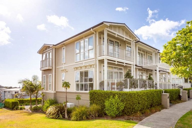 Photo of property in 138 Landmark Terrace, Orewa, 0931