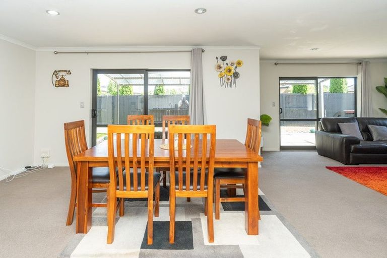 Photo of property in 28 Whitney Place, Rototuna North, Hamilton, 3210