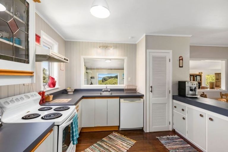 Photo of property in 37 Titiro Moana Road, Korokoro, Lower Hutt, 5012