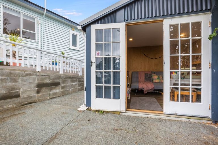 Photo of property in 15 Howard Road, Point Howard, Lower Hutt, 5013