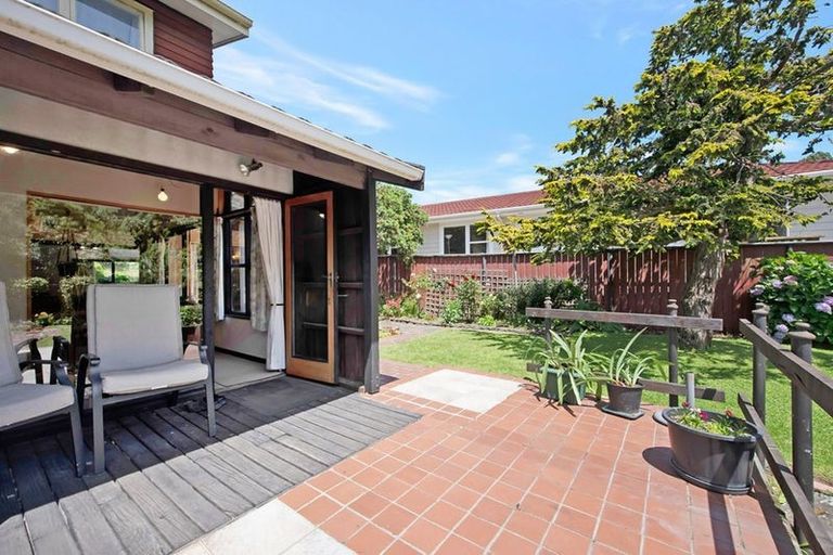 Photo of property in 14 Redwood Avenue, Tawa, Wellington, 5028