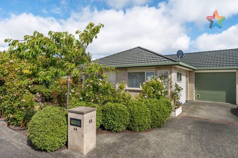 Photo of property in 44 Woodland Mews, Wainuiomata, Lower Hutt, 5014