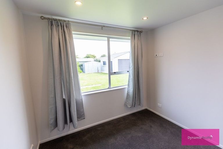 Photo of property in 15 Royal Park Drive, Parklands, Christchurch, 8083