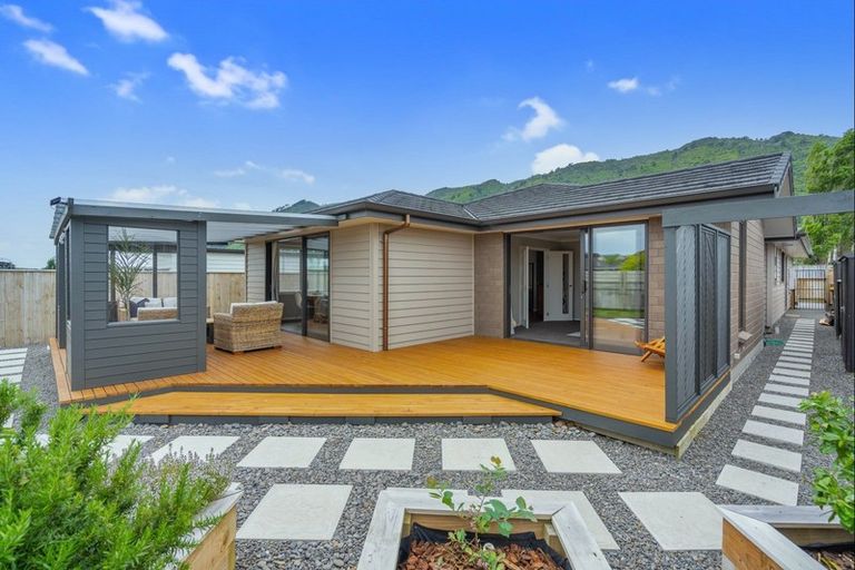 Photo of property in 11 Mahia Lane, Waikanae, 5036