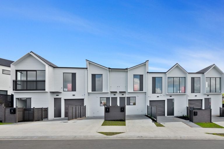 Photo of property in 12 Owen Chapman Drive, Red Beach, 0932