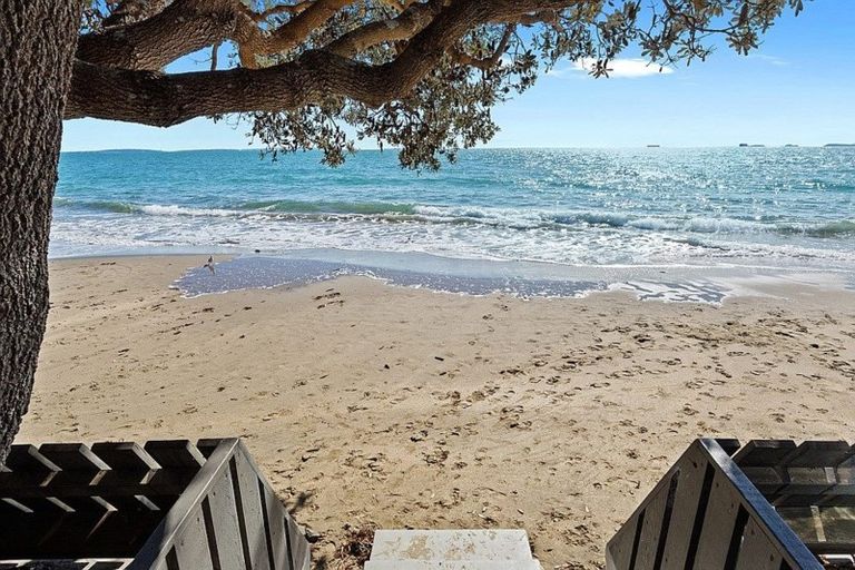 Photo of property in 25 Huntly Road, Campbells Bay, Auckland, 0630