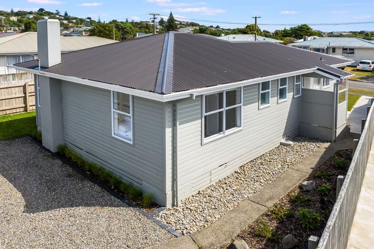 Photo of property in 39 Whanga Crescent, Titahi Bay, Porirua, 5022