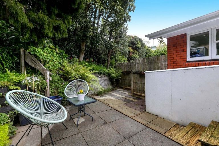Photo of property in 1a Ward Place, Marfell, New Plymouth, 4310