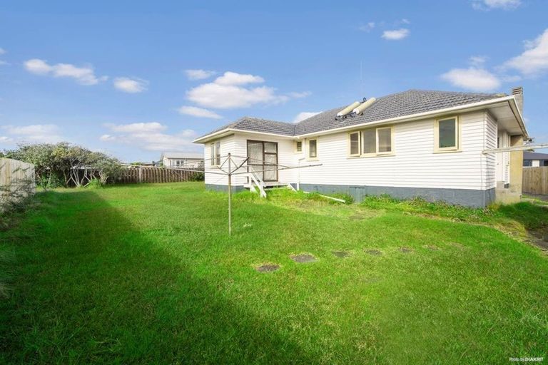 Photo of property in 20 Ozich Avenue, Te Atatu South, Auckland, 0610