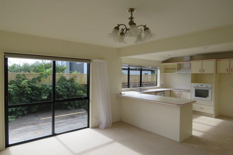 Photo of property in 5 Kellyville Heights, Merrilands, New Plymouth, 4312