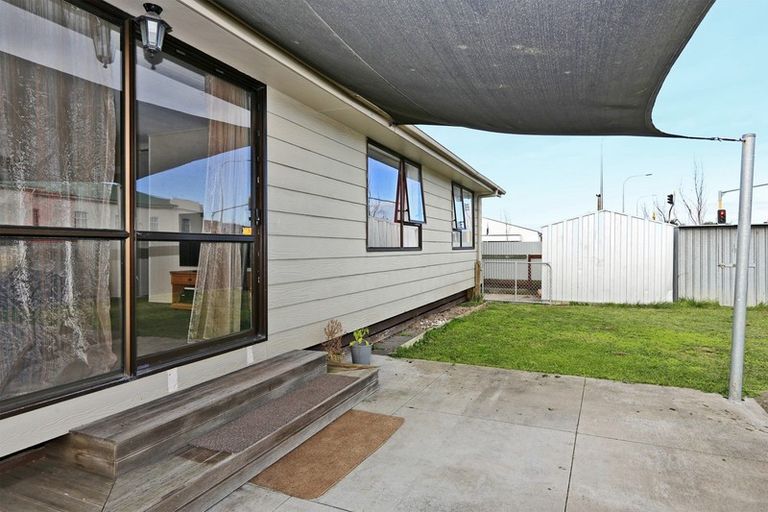 Photo of property in 2/2 Lee Road, Taradale, Napier, 4112