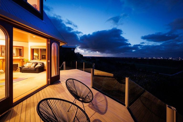 Photo of property in 96 Clifton Terrace, Fitzherbert, Palmerston North, 4410