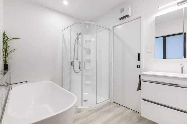 Photo of property in 54 Somes Crescent, Newlands, Wellington, 6037