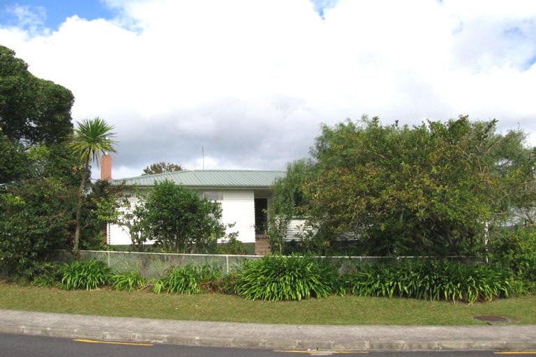 Photo of property in 7 Ozich Avenue, Te Atatu South, Auckland, 0610