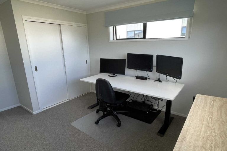 Photo of property in 31 Discovery Place, Marfell, New Plymouth, 4310