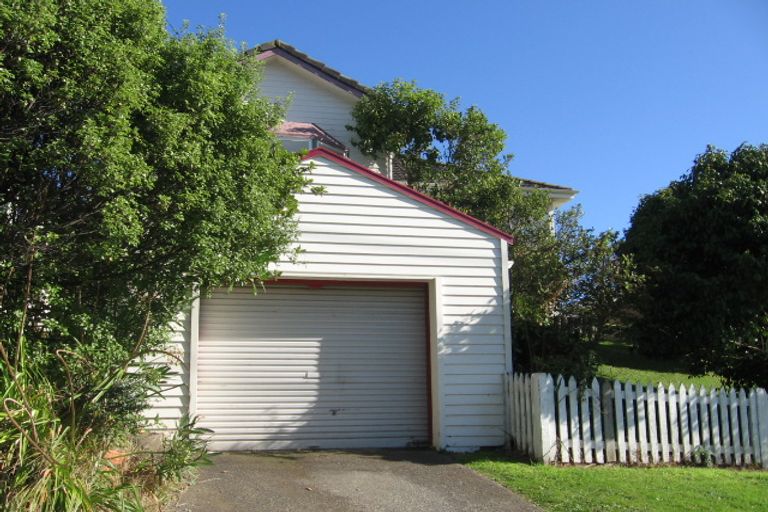 Photo of property in 28 Raroa Terrace, Tawa, Wellington, 5028