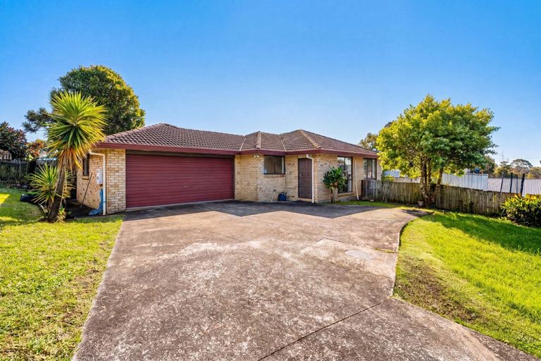 Photo of property in 11 Plumstead Rise, Glen Eden, Auckland, 0602