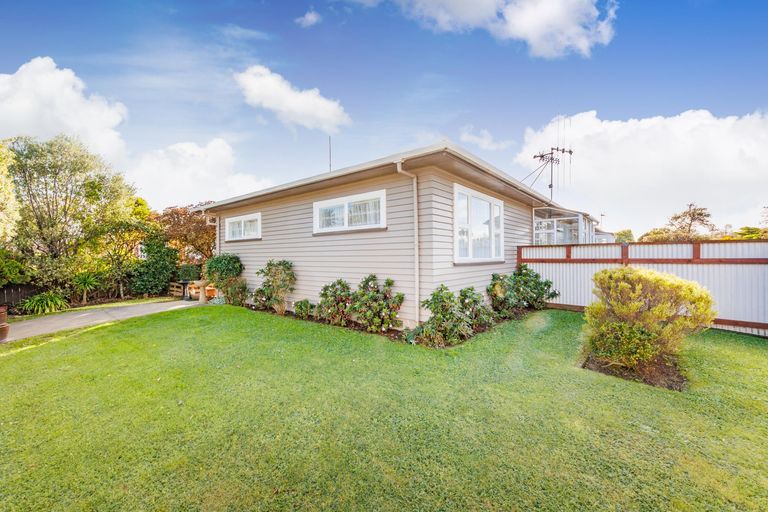 Photo of property in 46 Abraham Crescent, Milson, Palmerston North, 4414
