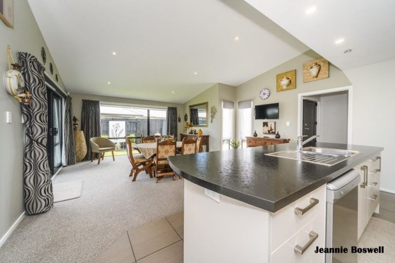 Photo of property in 5 Levi Place, Kelvin Grove, Palmerston North, 4414