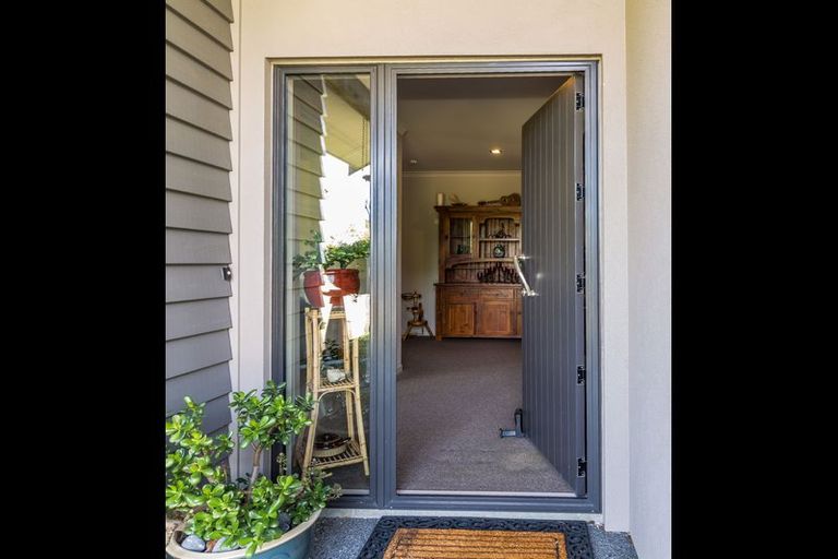 Photo of property in 2 Flaxen Way, Kinloch, Taupo, 3377