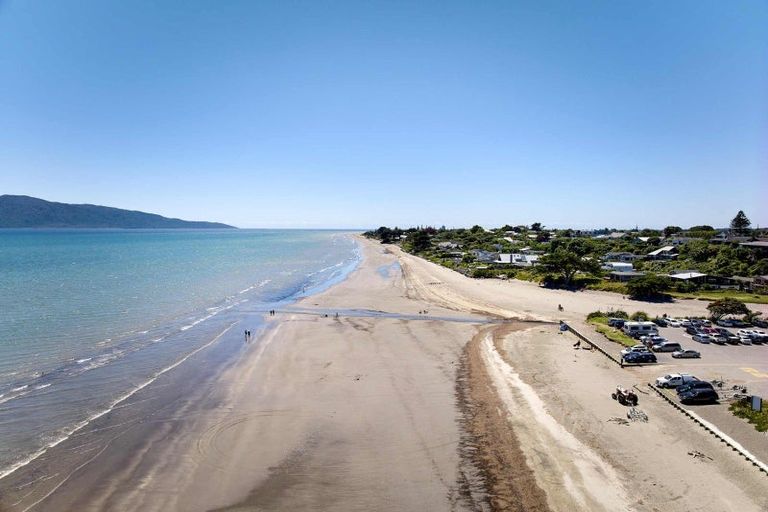 Photo of property in 12 Matatua Road, Raumati Beach, Paraparaumu, 5032