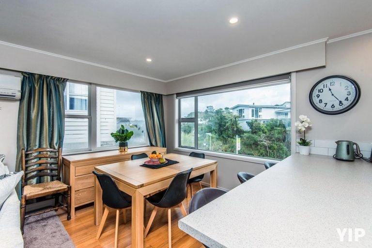 Photo of property in 44 Somes Crescent, Newlands, Wellington, 6037