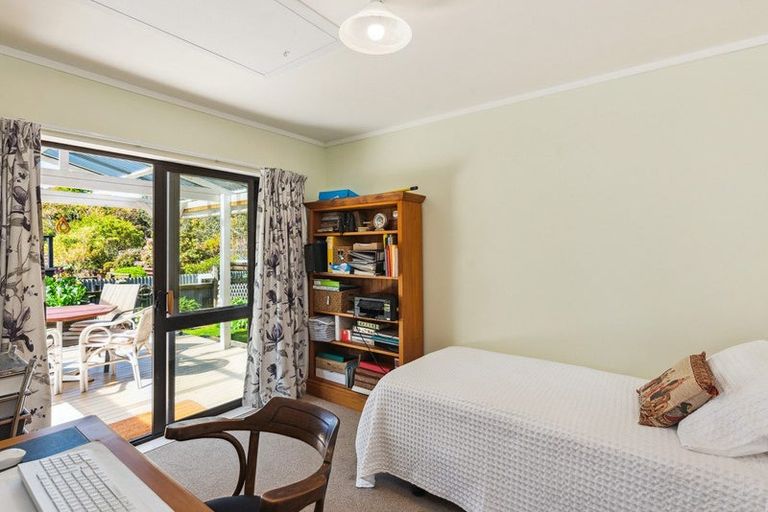 Photo of property in 31 Walton Avenue, Waikanae, 5036