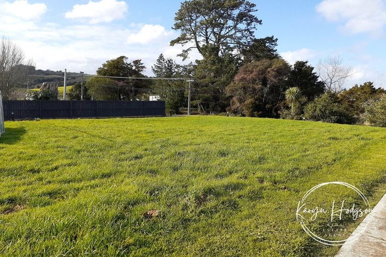 Photo of property in 11 Manaaki Circle, Paparoa, 0571